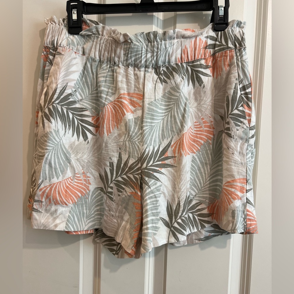 Ecothreads linen blend lightweight shorts with leaf design.
